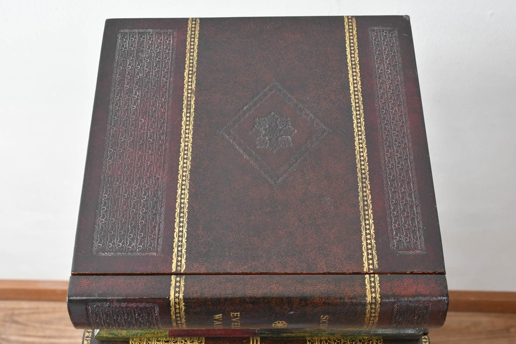 中古　美品　MAITLAND-SMITH(メートランドスミス)　洋書を積み重ねたような意匠が目を引くチェスト　定価約37万円　(R-084755)