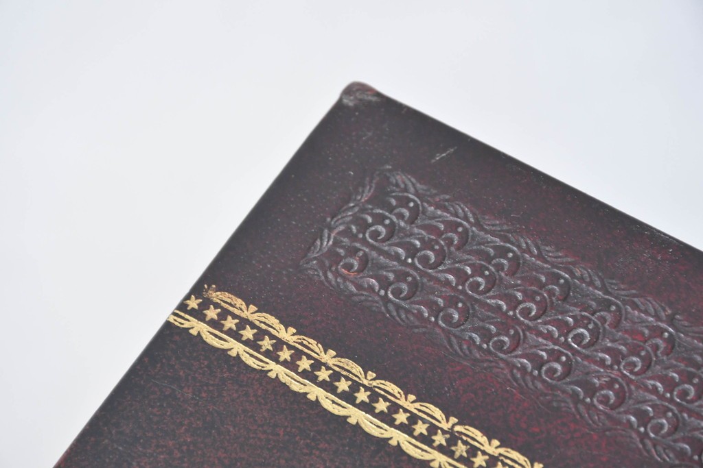 中古　美品　MAITLAND-SMITH(メートランドスミス)　洋書を積み重ねたような意匠が目を引くチェスト　定価約37万円　(R-084755)