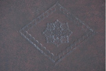 中古　美品　MAITLAND-SMITH(メートランドスミス)　洋書を積み重ねたような意匠が目を引くチェスト　定価約37万円　(R-084755)