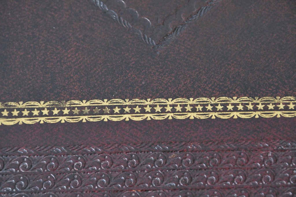 中古　美品　MAITLAND-SMITH(メートランドスミス)　洋書を積み重ねたような意匠が目を引くチェスト　定価約37万円　(R-084755)