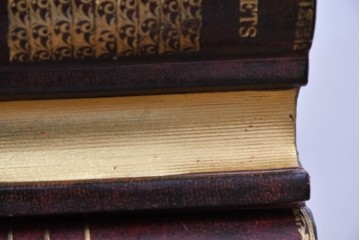 中古　美品　MAITLAND-SMITH(メートランドスミス)　洋書を積み重ねたような意匠が目を引くチェスト　定価約37万円　(R-084755)