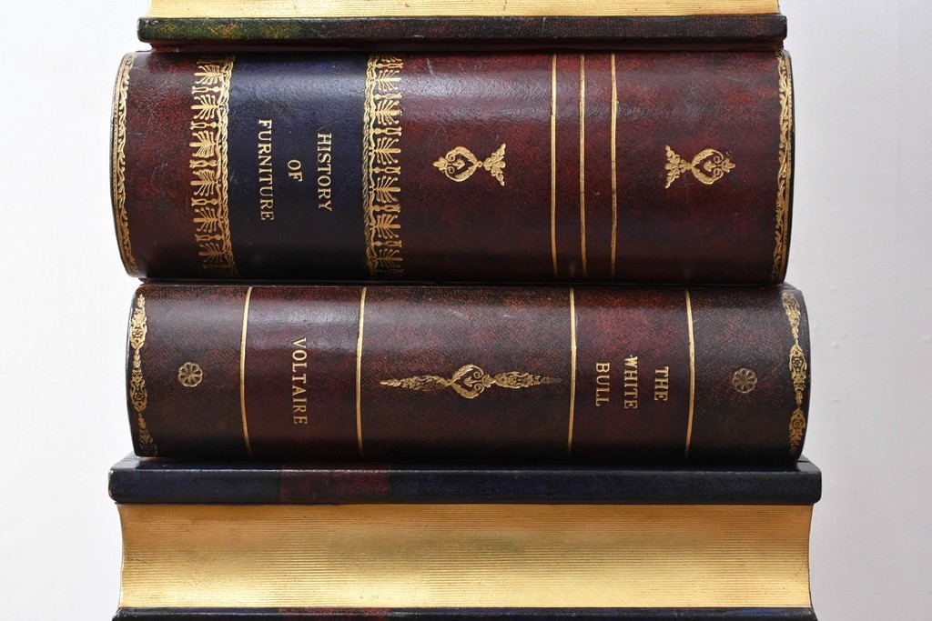 中古　美品　MAITLAND-SMITH(メートランドスミス)　洋書を積み重ねたような意匠が目を引くチェスト　定価約37万円　(R-084755)