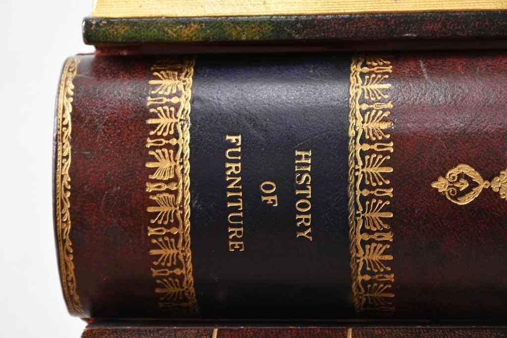 中古　美品　MAITLAND-SMITH(メートランドスミス)　洋書を積み重ねたような意匠が目を引くチェスト　定価約37万円　(R-084755)