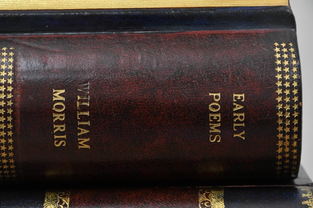 中古　美品　MAITLAND-SMITH(メートランドスミス)　洋書を積み重ねたような意匠が目を引くチェスト　定価約37万円　(R-084755)