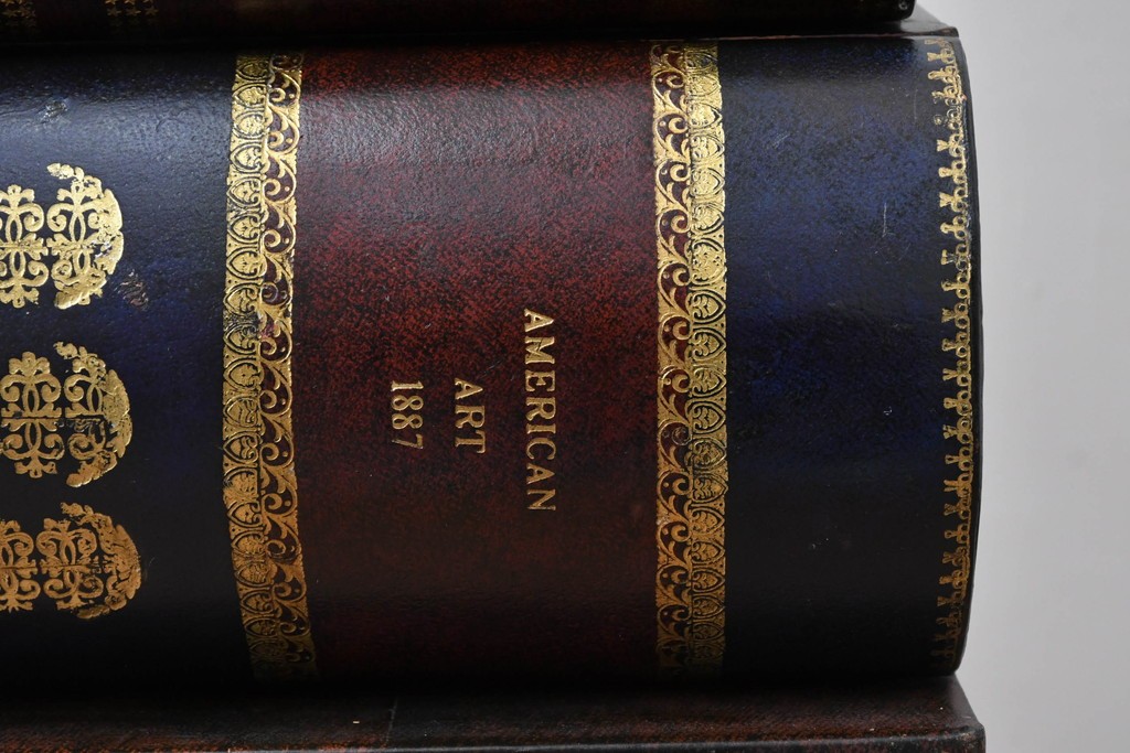 中古　美品　MAITLAND-SMITH(メートランドスミス)　洋書を積み重ねたような意匠が目を引くチェスト　定価約37万円　(R-084755)