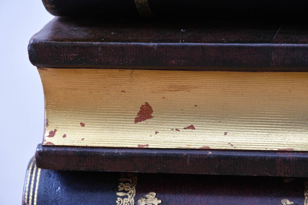 中古　美品　MAITLAND-SMITH(メートランドスミス)　洋書を積み重ねたような意匠が目を引くチェスト　定価約37万円　(R-084755)