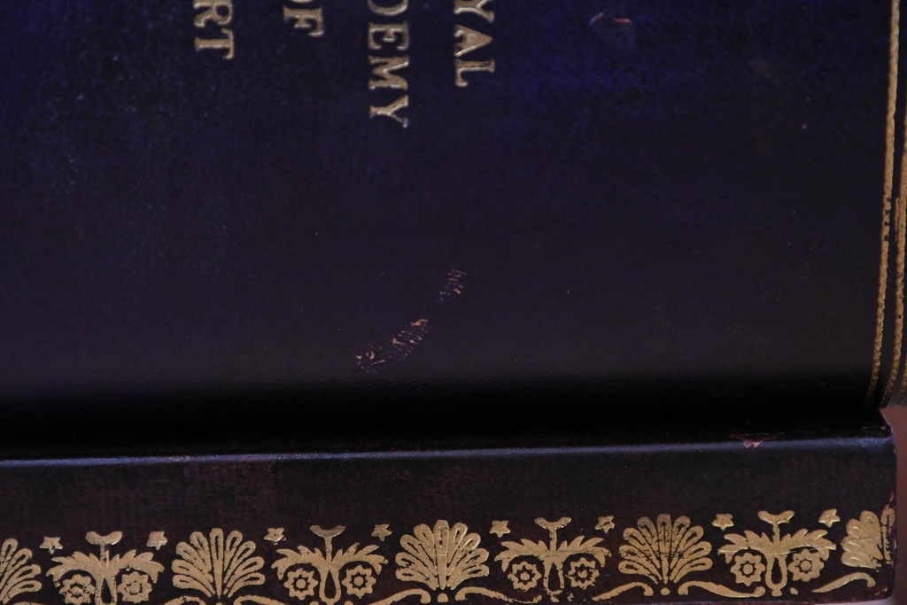 中古　美品　MAITLAND-SMITH(メートランドスミス)　洋書を積み重ねたような意匠が目を引くチェスト　定価約37万円　(R-084755)