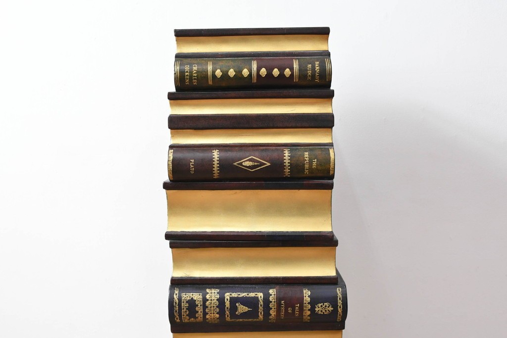 中古　美品　MAITLAND-SMITH(メートランドスミス)　洋書を積み重ねたような意匠が目を引くチェスト　定価約37万円　(R-084755)