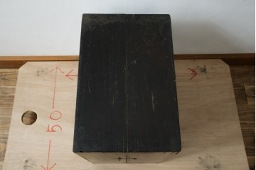 和製アンティーク　激レア　博物館クラス　極小サイズ　真鍮金具が目を惹く折り畳み式の小さな薬箪笥　(R-084761)