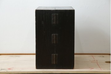 和製アンティーク　激レア　博物館クラス　極小サイズ　真鍮金具が目を惹く折り畳み式の小さな薬箪笥　(R-084761)