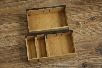和製アンティーク　激レア　博物館クラス　極小サイズ　真鍮金具が目を惹く折り畳み式の小さな薬箪笥　(R-084761)