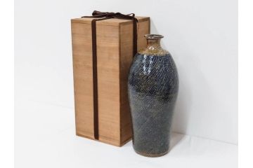 人間国宝　島岡達三　益子焼　高さ 約37cm　花瓶　重厚で美しい文様が魅力の塩釉象嵌縄文壷(壺、花入、花生、花器、裏印、共箱付)(R-084762)