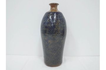 人間国宝　島岡達三　益子焼　高さ 約37cm　花瓶　重厚で美しい文様が魅力の塩釉象嵌縄文壷(壺、花入、花生、花器、裏印、共箱付)(R-084762)