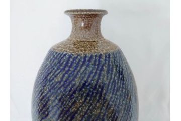 人間国宝　島岡達三　益子焼　高さ 約37cm　花瓶　重厚で美しい文様が魅力の塩釉象嵌縄文壷(壺、花入、花生、花器、裏印、共箱付)(R-084762)
