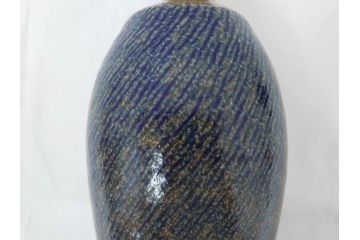 人間国宝　島岡達三　益子焼　高さ 約37cm　花瓶　重厚で美しい文様が魅力の塩釉象嵌縄文壷(壺、花入、花生、花器、裏印、共箱付)(R-084762)