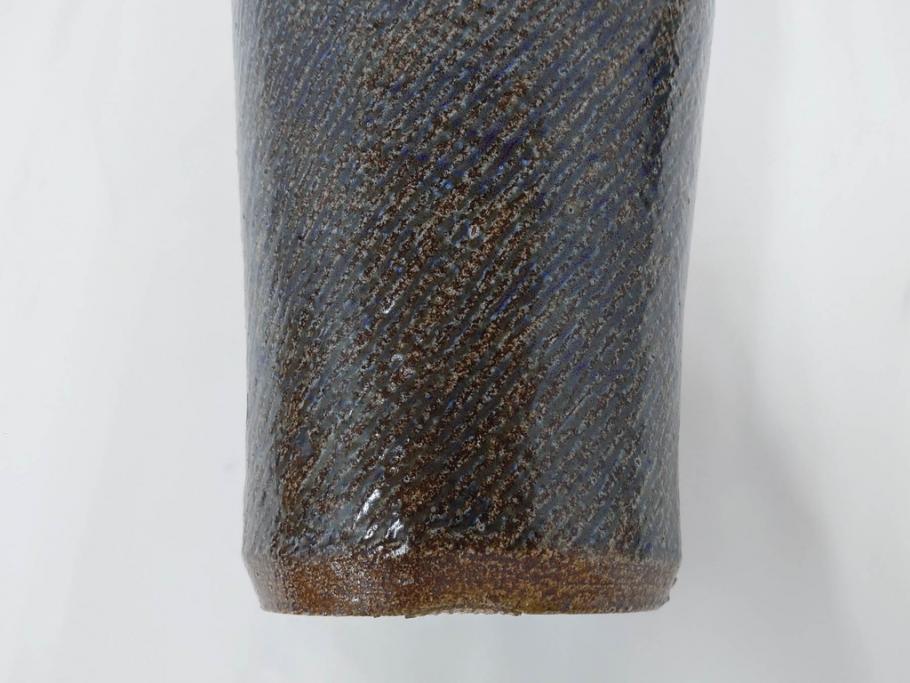 人間国宝 島岡達三 益子焼 高さ 約37cm 花瓶 重厚で美しい文様が魅力の塩釉象嵌縄文壷(壺、花入、花生、花器、裏印、共箱付)(R-084762)