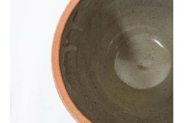 人間国宝　島岡達三　益子焼　地釉象嵌縄文　8寸　土の温かみを感じさせる風合いが魅力の蓋物(蓋付き器、香合、調味料入れ、菓子鉢、茶壷、共箱付、八寸)(R-084765)