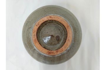 人間国宝　島岡達三　益子焼　地釉象嵌縄文　8寸　土の温かみを感じさせる風合いが魅力の蓋物(蓋付き器、香合、調味料入れ、菓子鉢、茶壷、共箱付、八寸)(R-084765)