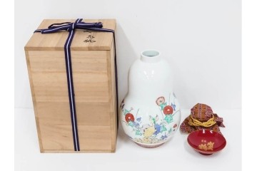 人間国宝　十三代　酒井田柿右衛門　錦　豪華賀茂鶴　金蒔絵　盃　菊鳥文　空瓶　花瓶　(R-084766)