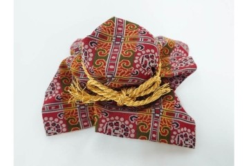 人間国宝　十三代　酒井田柿右衛門　錦　豪華賀茂鶴　金蒔絵　盃　菊鳥文　空瓶　花瓶　(R-084766)