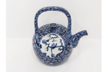 加藤利昌　京焼　青華　小梅花鳥共手　急須　湯呑　匠の美技を感じる番茶器揃　(R-084768)　