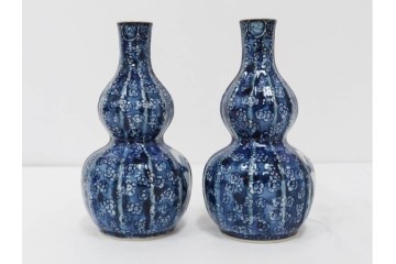 加藤利昌　京焼　青華小梅花鳥文　徳利一対　猪口5客　職人技が光る酒器揃　(R-084771)