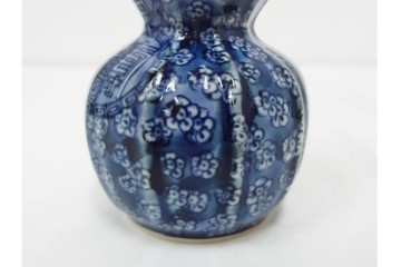 加藤利昌　京焼　青華小梅花鳥文　徳利一対　猪口5客　職人技が光る酒器揃　(R-084771)