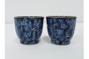 加藤利昌　京焼　青華小梅花鳥文　徳利一対　猪口5客　職人技が光る酒器揃　(R-084771)