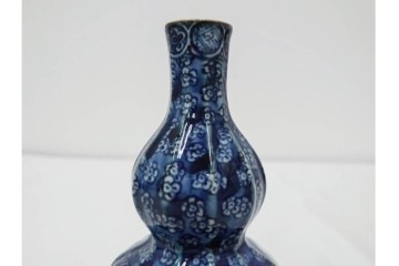 加藤利昌　京焼　青華小梅花鳥文　徳利一対　猪口5客　職人技が光る酒器揃　(R-084771)