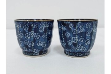 加藤利昌　京焼　青華小梅花鳥文　徳利一対　猪口5客　職人技が光る酒器揃　(R-084771)