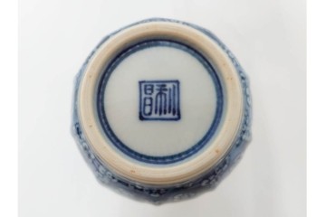 加藤利昌　京焼　青華小梅花鳥文　徳利一対　猪口5客　職人技が光る酒器揃　(R-084771)