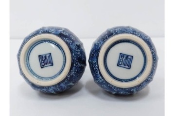 加藤利昌　京焼　青華小梅花鳥文　徳利一対　猪口5客　職人技が光る酒器揃　(R-084771)