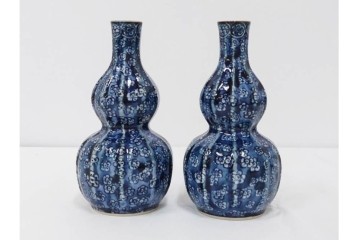 加藤利昌　京焼　青華小梅花鳥文　徳利一対　猪口5客　職人技が光る酒器揃　(R-084771)