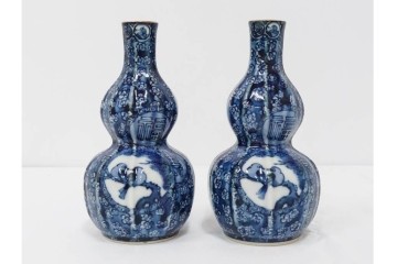 加藤利昌　京焼　青華小梅花鳥文　徳利一対　猪口5客　職人技が光る酒器揃　(R-084771)