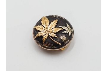 戦前　当時物　アンティーク　K18(18金)　金銀象嵌　紅葉　彫金　品のある佇まいの帯留(帯留め、着物道具、和装小物、アクセサリー)(R-084774)