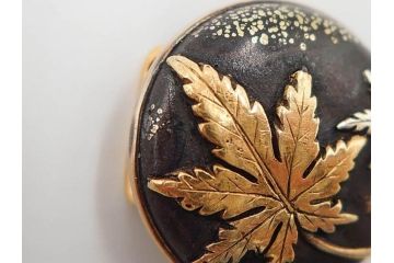 戦前　当時物　アンティーク　K18(18金)　金銀象嵌　紅葉　彫金　品のある佇まいの帯留(帯留め、着物道具、和装小物、アクセサリー)(R-084774)