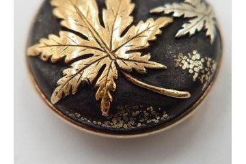 戦前　当時物　アンティーク　K18(18金)　金銀象嵌　紅葉　彫金　品のある佇まいの帯留(帯留め、着物道具、和装小物、アクセサリー)(R-084774)