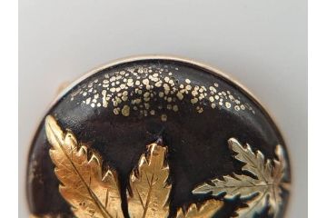 戦前　当時物　アンティーク　K18(18金)　金銀象嵌　紅葉　彫金　品のある佇まいの帯留(帯留め、着物道具、和装小物、アクセサリー)(R-084774)