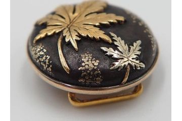 戦前　当時物　アンティーク　K18(18金)　金銀象嵌　紅葉　彫金　品のある佇まいの帯留(帯留め、着物道具、和装小物、アクセサリー)(R-084774)