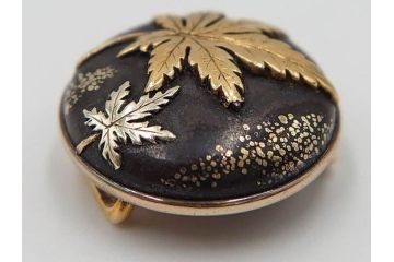戦前　当時物　アンティーク　K18(18金)　金銀象嵌　紅葉　彫金　品のある佇まいの帯留(帯留め、着物道具、和装小物、アクセサリー)(R-084774)