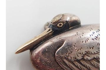 戦前　当時物　アンティーク　　彫金家 桂光春　鶴　繊細な彫刻が見事な帯留(つる、ツル、鳥、帯留め、ブローチ、着物道具、和装小物、アクセサリー)(R-084775)