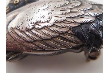 戦前　当時物　アンティーク　　彫金家 桂光春　鶴　繊細な彫刻が見事な帯留(つる、ツル、鳥、帯留め、ブローチ、着物道具、和装小物、アクセサリー)(R-084775)
