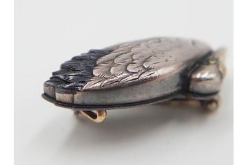 戦前　当時物　アンティーク　　彫金家 桂光春　鶴　繊細な彫刻が見事な帯留(つる、ツル、鳥、帯留め、ブローチ、着物道具、和装小物、アクセサリー)(R-084775)