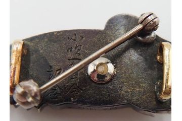 戦前　当時物　アンティーク　　彫金家 桂光春　鶴　繊細な彫刻が見事な帯留(つる、ツル、鳥、帯留め、ブローチ、着物道具、和装小物、アクセサリー)(R-084775)