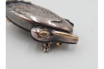 戦前　当時物　アンティーク　　彫金家 桂光春　鶴　繊細な彫刻が見事な帯留(つる、ツル、鳥、帯留め、ブローチ、着物道具、和装小物、アクセサリー)(R-084775)