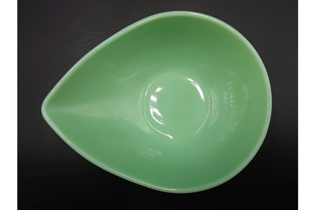 アメリカ　Fire-King(ファイヤーキング) 　ジェダイ 　ティアドロップ　 光を含んだ淡緑が美しいスウェディッシュモダンボウル4点セット 　(R-084777)