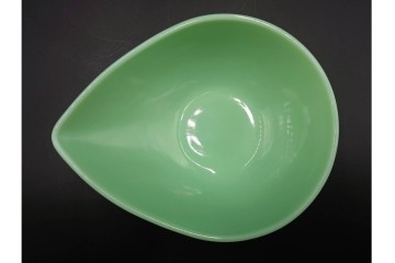アメリカ　Fire-King(ファイヤーキング) 　ジェダイ 　ティアドロップ　 光を含んだ淡緑が美しいスウェディッシュモダンボウル4点セット 　(R-084777)