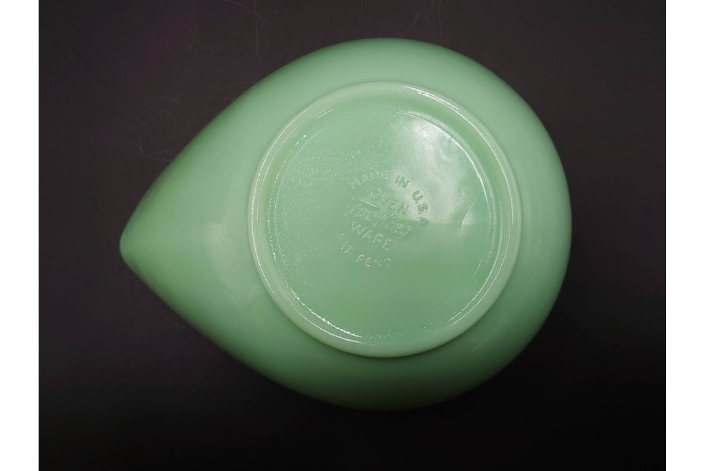 アメリカ　Fire-King(ファイヤーキング) 　ジェダイ 　ティアドロップ　 光を含んだ淡緑が美しいスウェディッシュモダンボウル4点セット 　(R-084777)