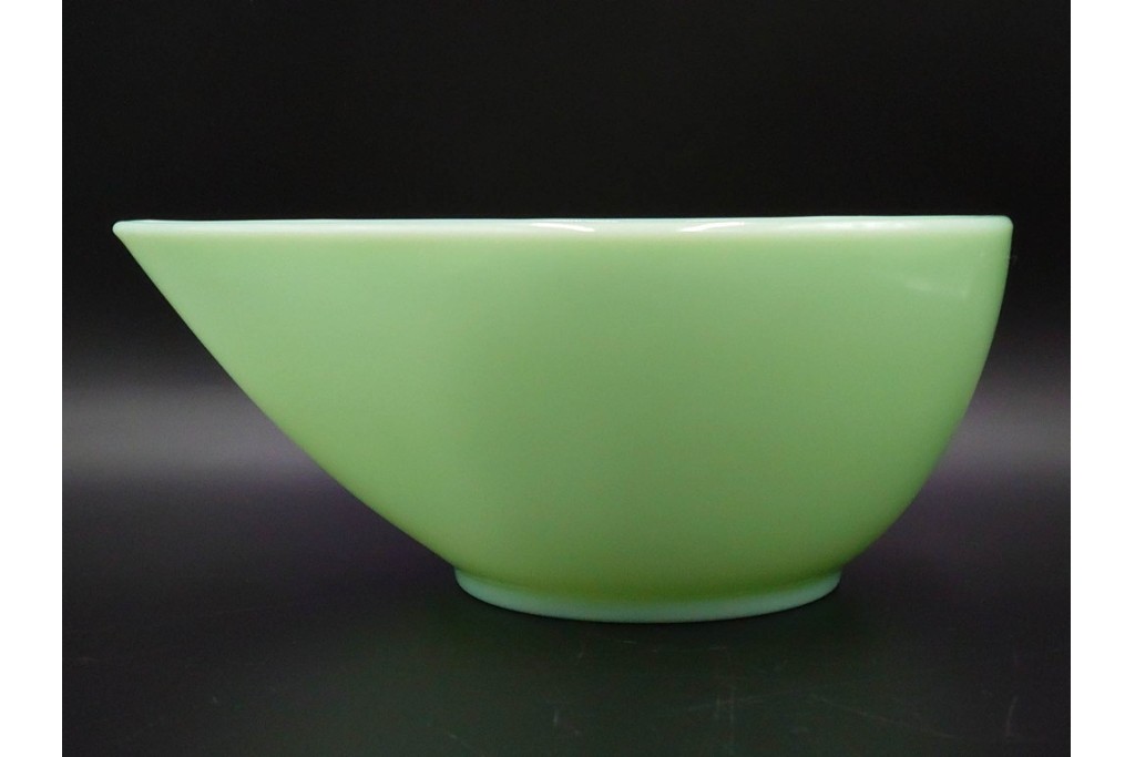 アメリカ　Fire-King(ファイヤーキング) 　ジェダイ 　ティアドロップ　 光を含んだ淡緑が美しいスウェディッシュモダンボウル4点セット 　(R-084777)