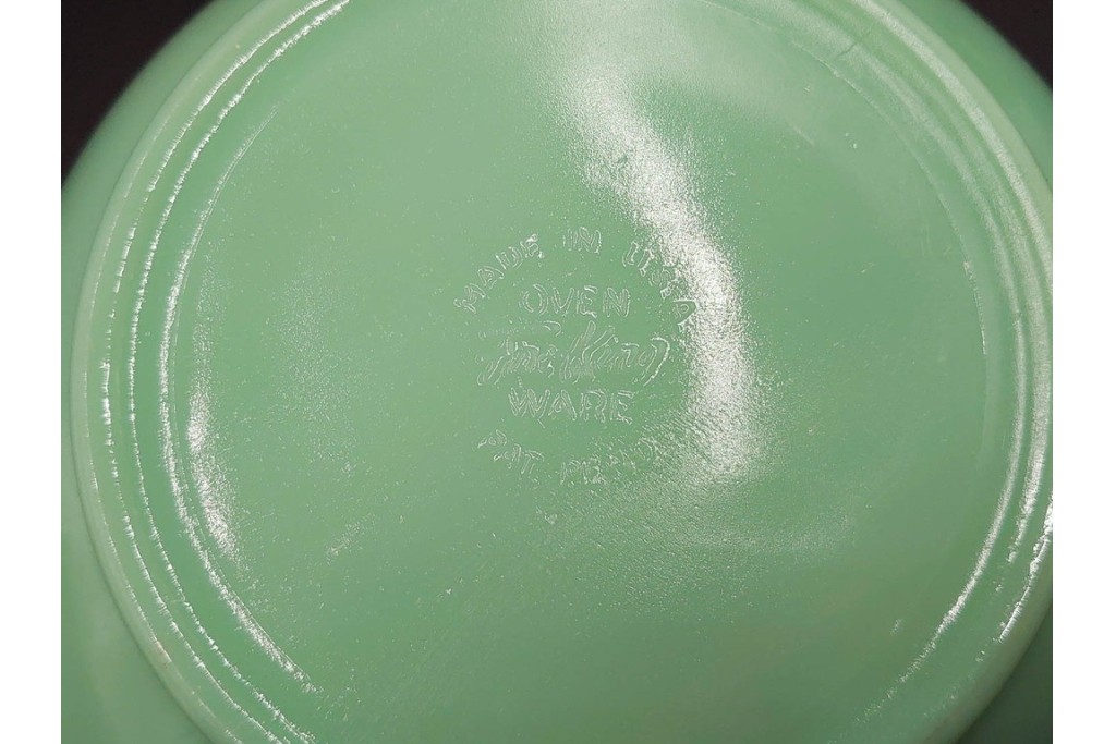 アメリカ　Fire-King(ファイヤーキング) 　ジェダイ 　ティアドロップ　 光を含んだ淡緑が美しいスウェディッシュモダンボウル4点セット 　(R-084777)